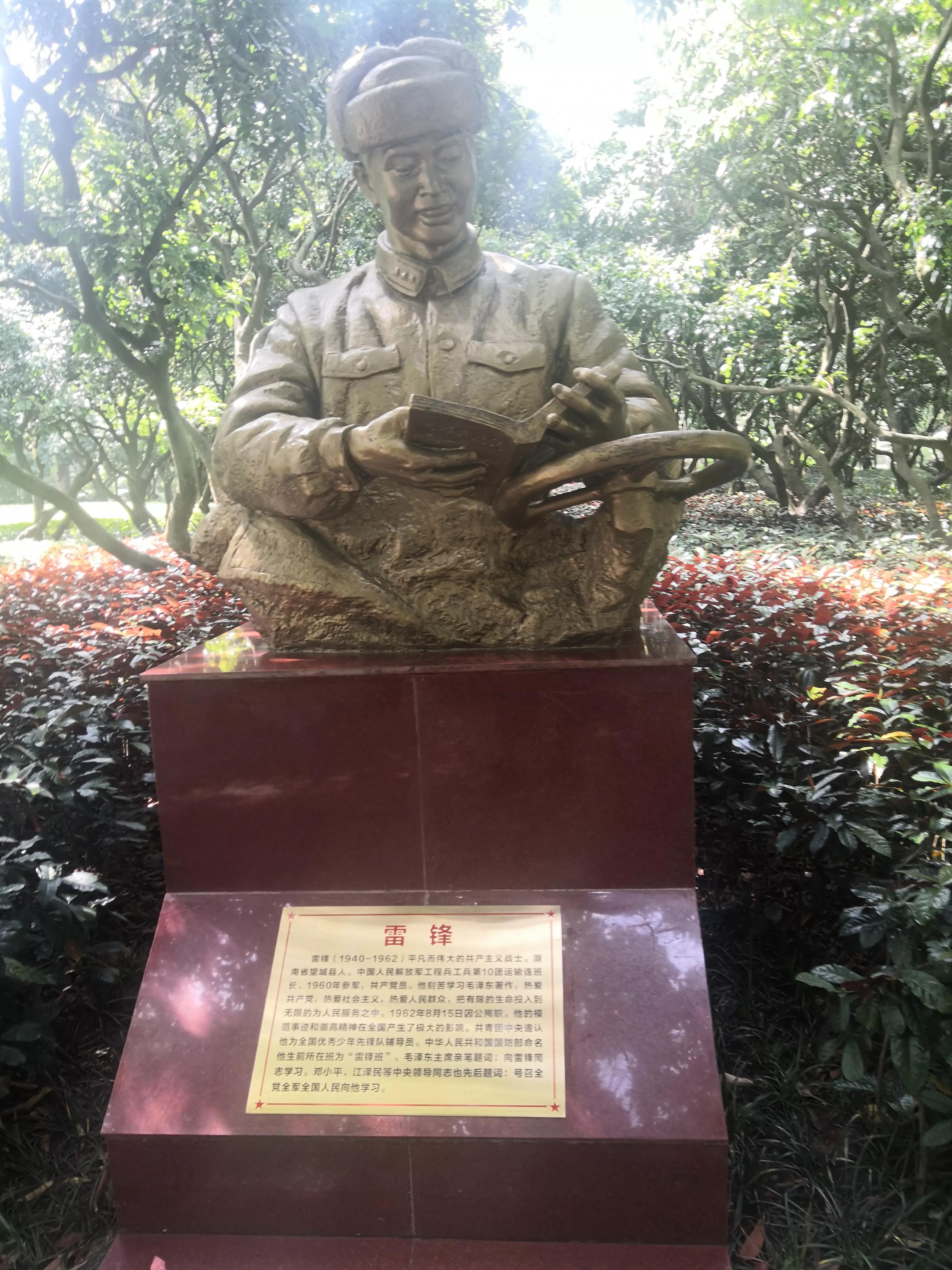 传承华章：铜质历史纪念碑雕塑