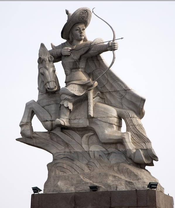 历史人物雕像：重温历史，唐朝女将花木兰的英勇形象